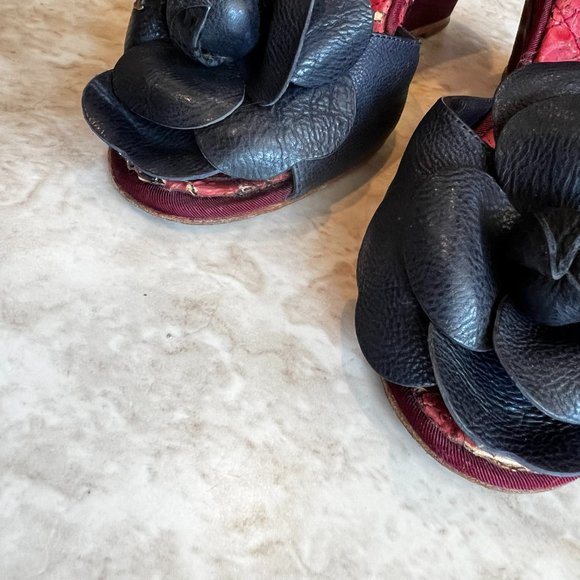 Chanel Camellia Flower Wedge Sandals, Black and Red Size 37 1/2 (Euro) 7 (US) - Picture 4 of 5